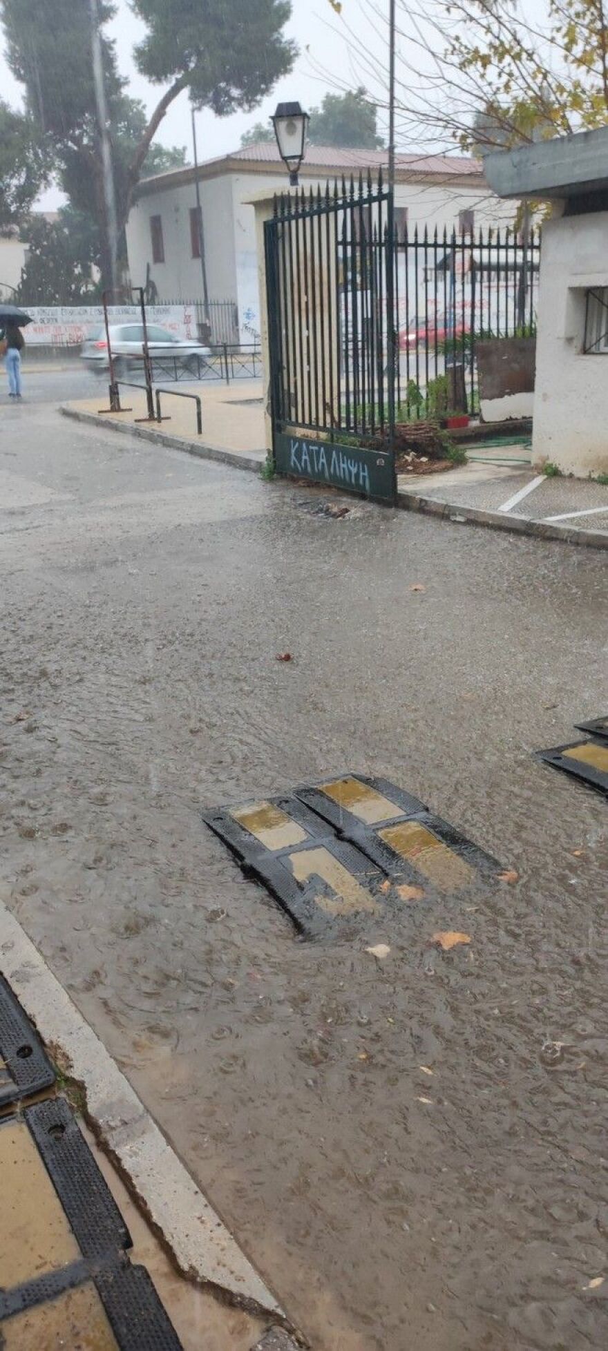 ΕΜΠ: Η κακοκαιρία «χτύπησε» το Πολυτεχνείο - Φοιτητές έδωσαν εξετάσεις με φακούς-Τι λέει ο πρύτανης