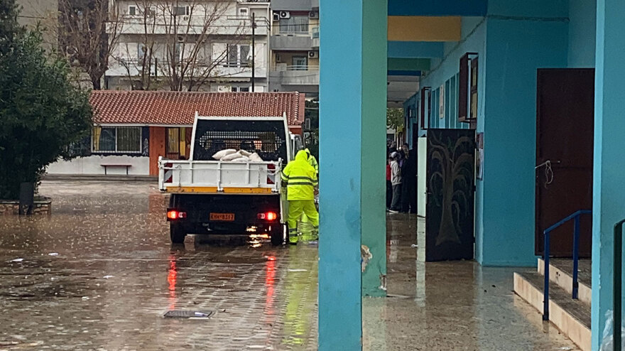 Καιρός: Ιδιαίτερη προσοχή στην Αττική - Καταιγίδες και χαλάζι έως αργά το απόγευμα (βίντεο)