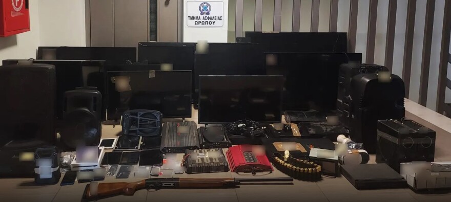 Ωρωπός: Η στιγμή της επιχείρησης της ΟΠΚΕ στο σπίτι του αρχηγού της σπείρας που ρήμαζε σπίτια