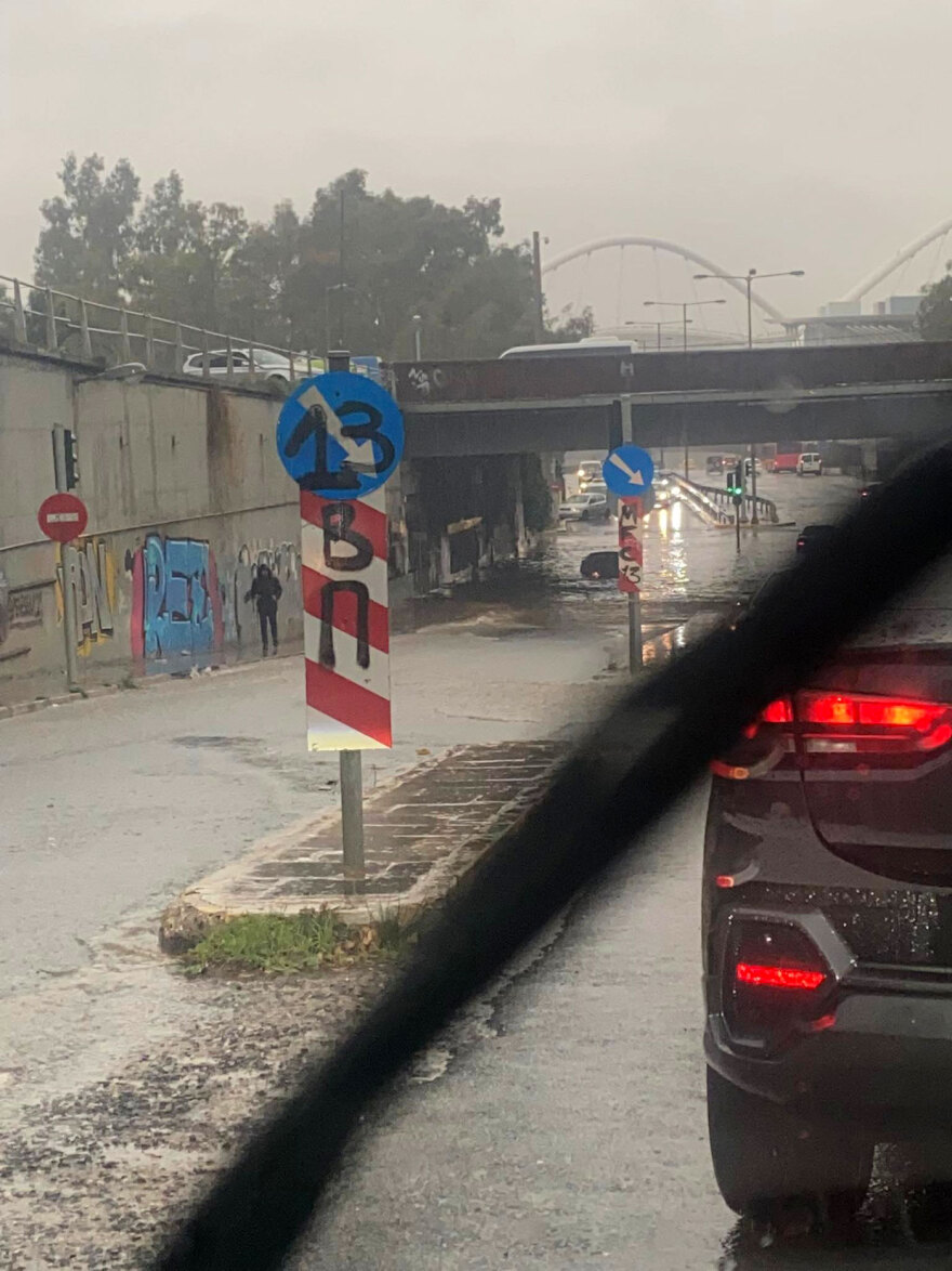 Κίνηση στους δρόμους - Κακοκαιρία με βροχές στην Αττική: Πού έχει μποτιλιάρισμα τώρα - Live εικόνα