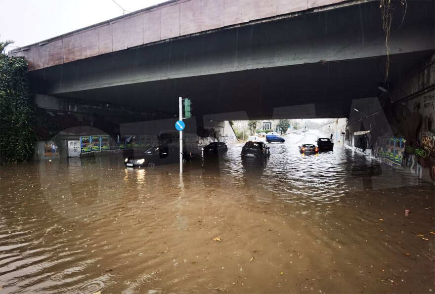 Καιρός: Ιδιαίτερη προσοχή στην Αττική - Καταιγίδες και χαλάζι έως αργά το απόγευμα (βίντεο)