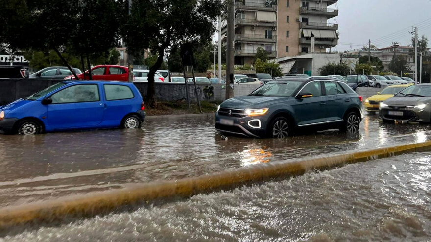 Καιρός: Ιδιαίτερη προσοχή στην Αττική - Καταιγίδες και χαλάζι έως αργά το απόγευμα (βίντεο)
