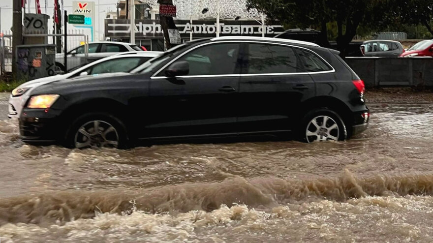 Καιρός: Ιδιαίτερη προσοχή στην Αττική - Καταιγίδες και χαλάζι έως αργά το απόγευμα (βίντεο)