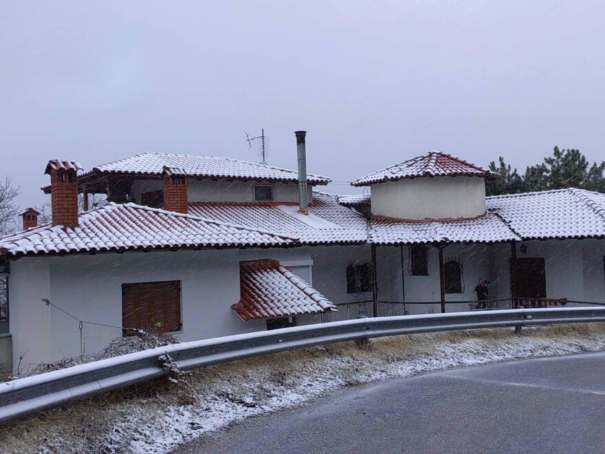 Κακοκαιρία: Στην κυκλοφορία μία λωρίδα στη λεωφόρο Ποσειδώνος - Πού υπάρχουν προβλήματα