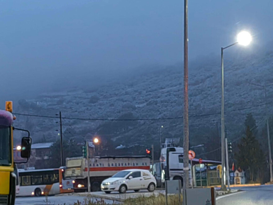 Κακοκαιρία: Στην κυκλοφορία μία λωρίδα στη λεωφόρο Ποσειδώνος - Πού υπάρχουν προβλήματα