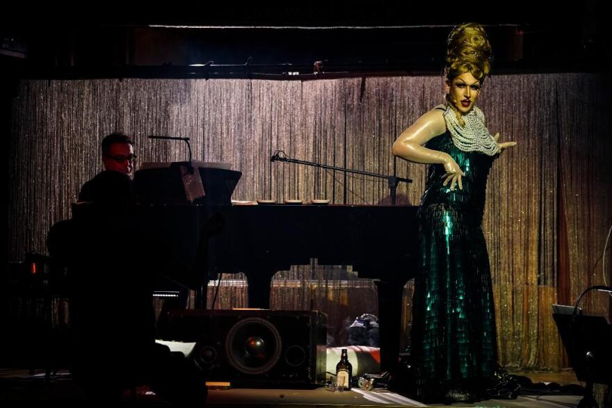 «Στρέλλα»: Ποια είναι η διεμφυλική πρωταγωνίστρια της πολυσυζητημένης όπερας δωματίου της Λυρικής Σκηνής