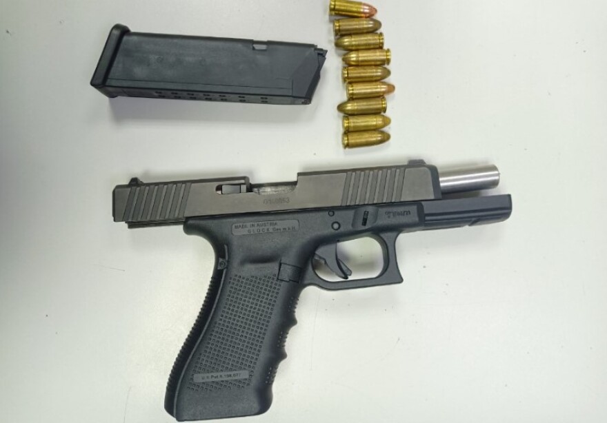 Αγρίνιο: Άνδρες της ΟΠΚΕ συνέλαβαν γνωστό τράπερ - Βρήκαν στην κατοχή του πιστόλι και γεμιστήρα