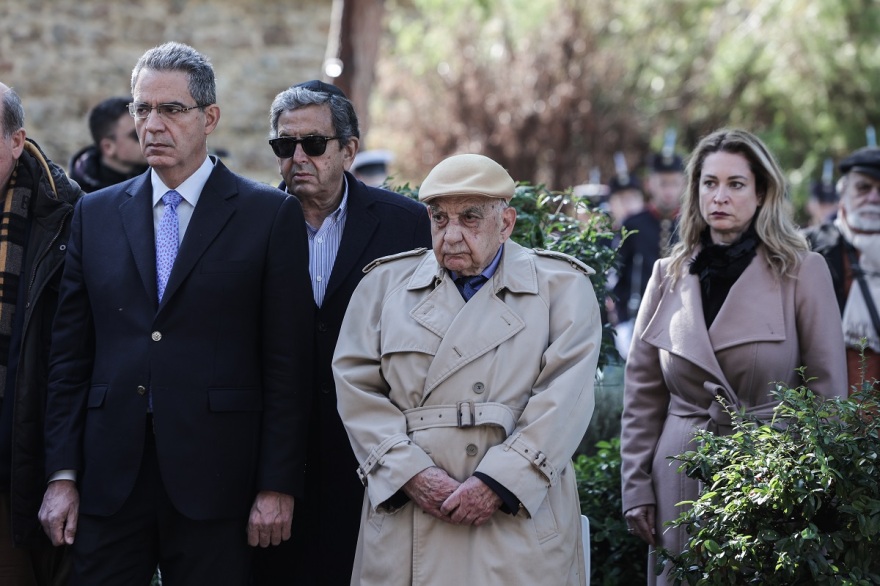 Σακελλαροπούλου: Κατέθεσε στεφάνι στο  Μνημείο του Ολοκαυτώματος