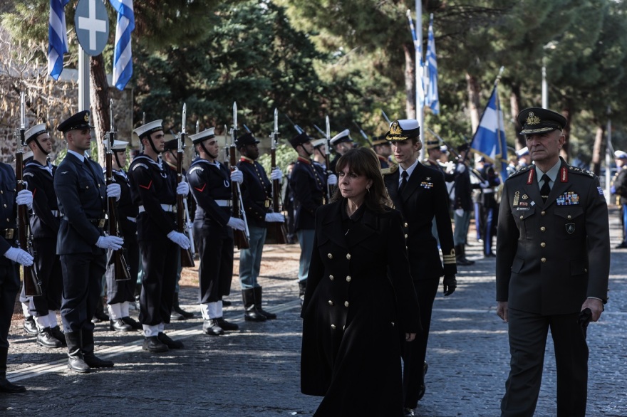Σακελλαροπούλου: Κατέθεσε στεφάνι στο  Μνημείο του Ολοκαυτώματος