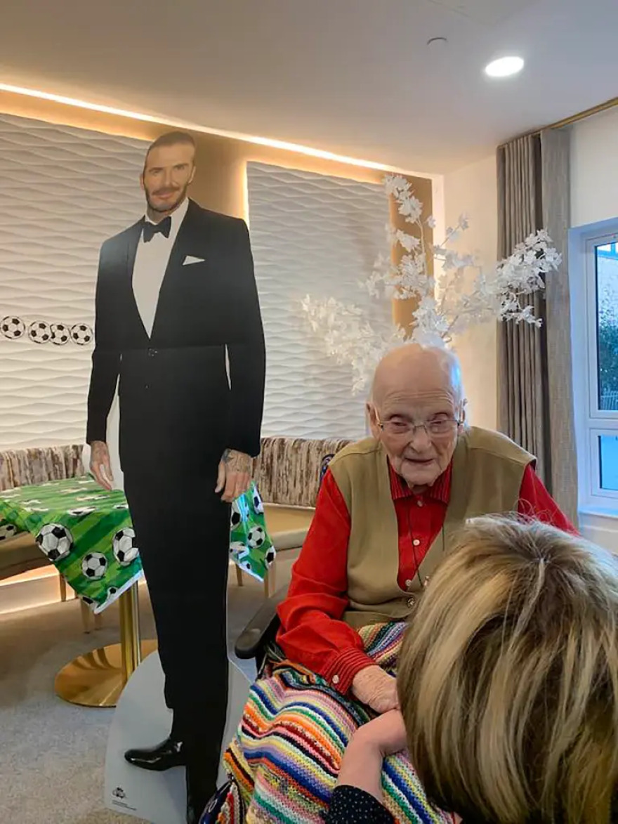 Ντέιβιντ Μπέκαμ: Ευχαρίστησε τη γηραιότερη θαυμάστριά του με ένα βίντεο