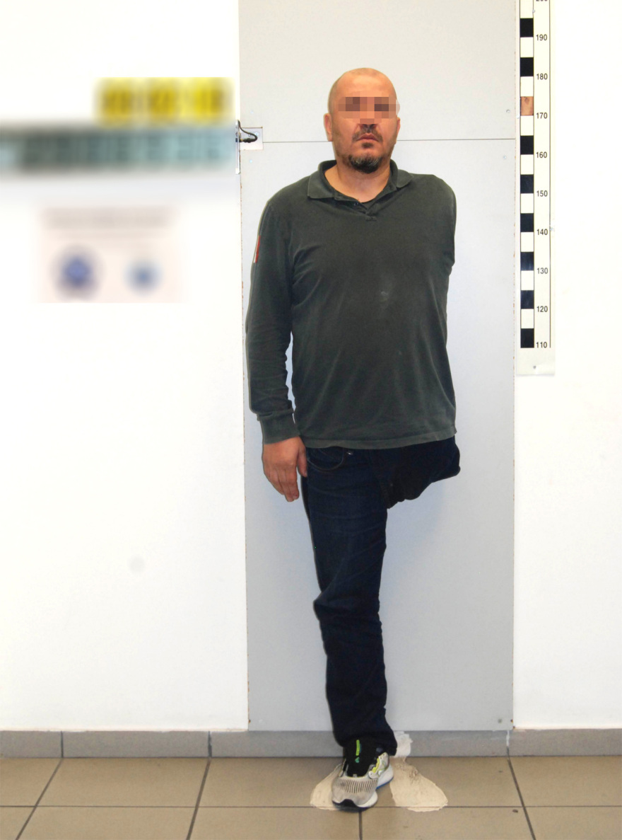 Ο διαβόητος κακοποιός με το ένα χέρι και ένα πόδι μέλος της συμμορίας των Αλβανών με τα Rolex - Φωτογραφίες