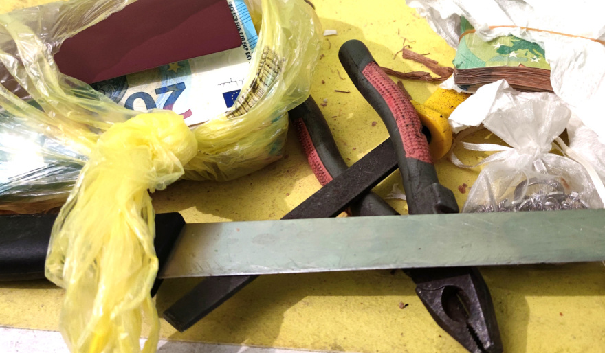 Ο διαβόητος κακοποιός με το ένα χέρι και ένα πόδι μέλος της συμμορίας των Αλβανών με τα Rolex - Φωτογραφίες