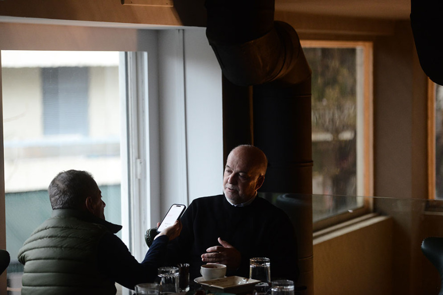 Ο Γιώργος Φλωρίδης στον Δανίκα: «Στις υποκλοπές ο Τσίπρας πήρε την πολιτική μπουκιά του Ανδρουλάκη»