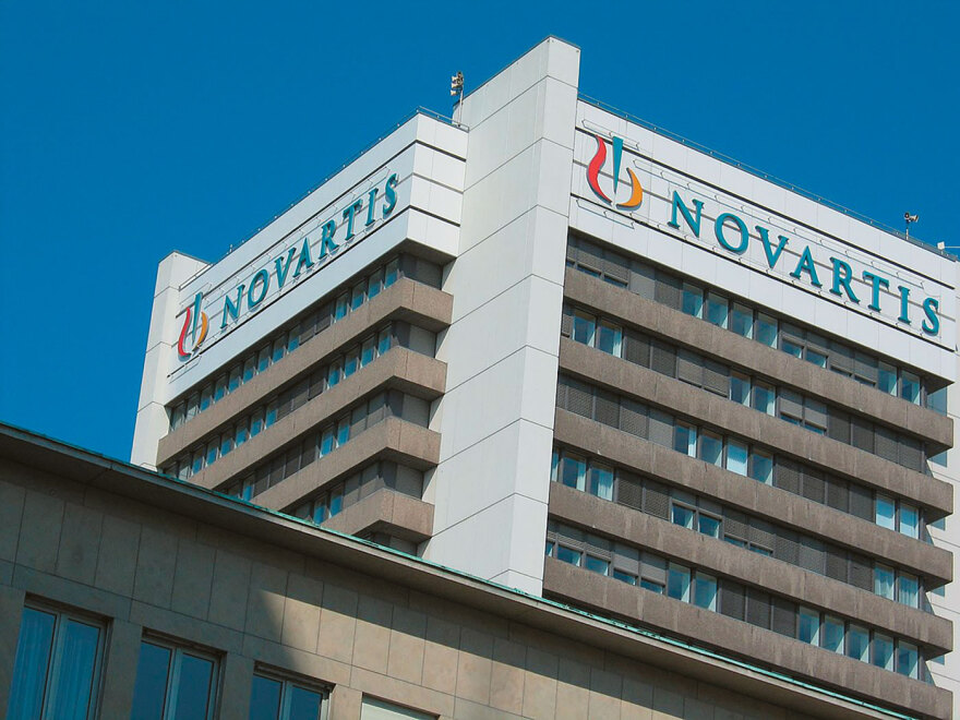 «Μάξιμος Σαράφης»: O βίος και η πολιτεία του κουκουλοφόρου μάρτυρα στην υπόθεση της Novartis που αποδείχτηκε κοινός απατεώνας