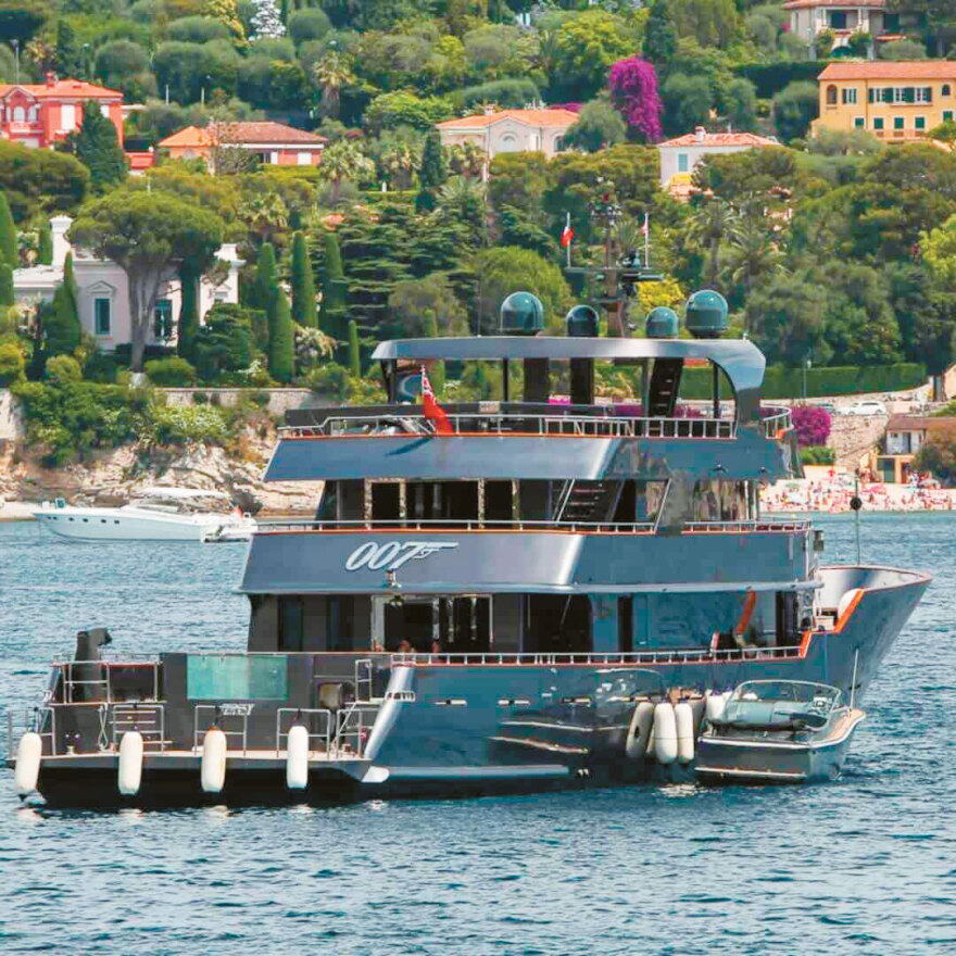 Κύθνος: Έτοιμη για απόπλου η διάσημη θαλαμηγός «007» που είχε βυθιστεί κατά το ήμισυ