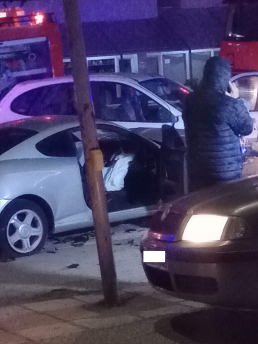 Θεσσαλονίκη: Τρεις τραυματίες σε τροχαίο - Τον έναν τον απεγκλώβισε η πυροσβεστική - Δείτε φωτογραφίες