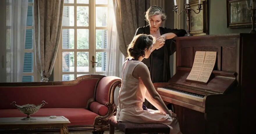 Το Βραχιόλι της Φωτιάς: Διθυραμβικά σχόλια για τη νέα σειρά της ΕΡΤ