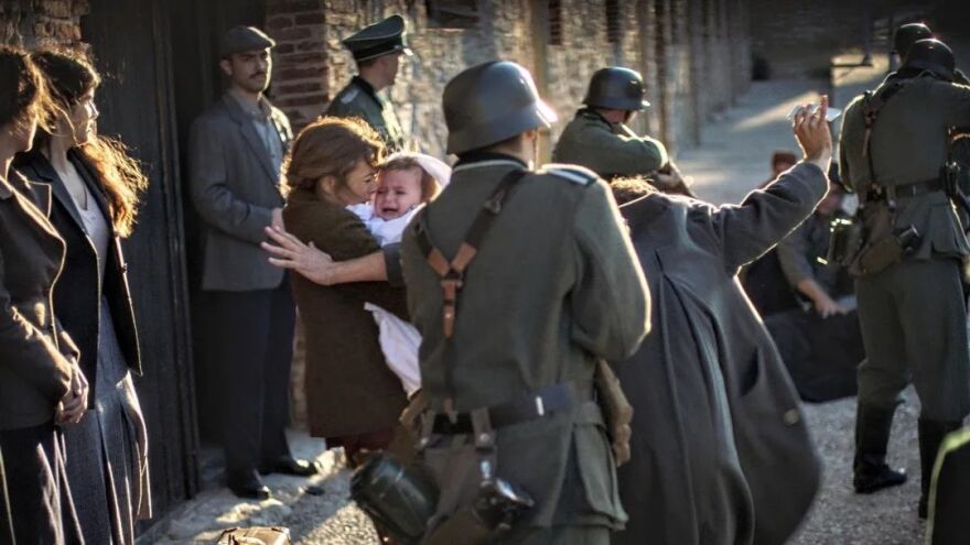 Το Βραχιόλι της Φωτιάς: Διθυραμβικά σχόλια για τη νέα σειρά της ΕΡΤ