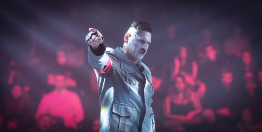 Γιώργος Χρυσοστόμου: Πρωταγωνιστεί σε μια παράσταση - χαστούκι στον φασισμό