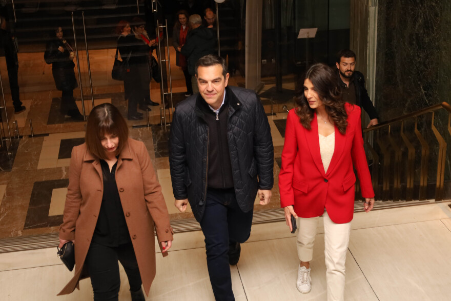 Αλέξης Τσίπρας: Με Τσαπανίδου και Σβίγγου στο Παλλάς