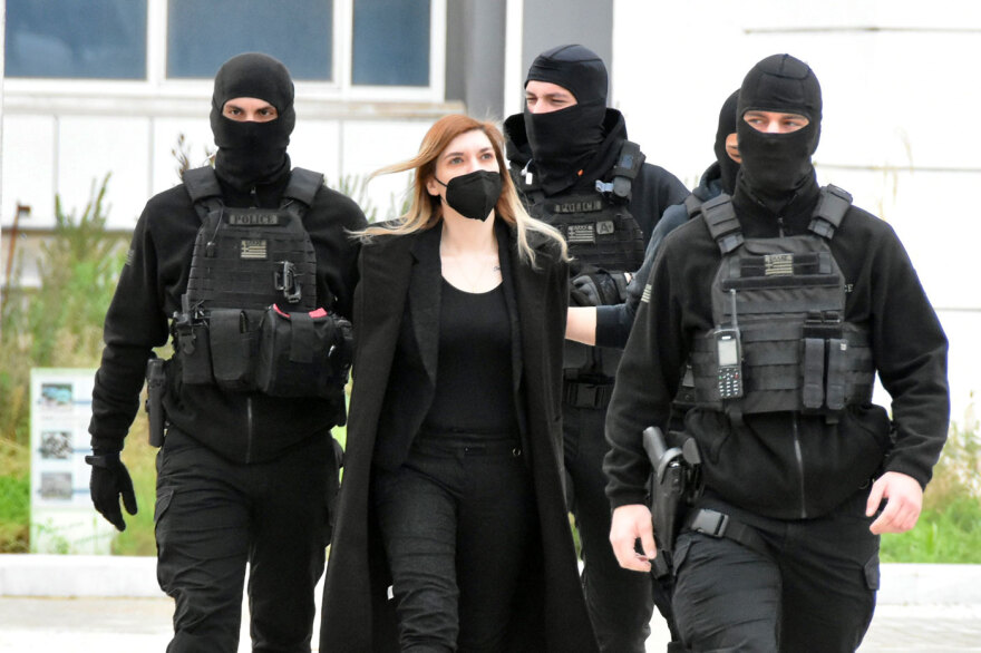 Ρούλα Πισπιρίγκου: Ξεκινά η δίκη για τον θάνατο της Τζωρτζίνας – Αμίλητος ο Μάνος Δασκαλάκης