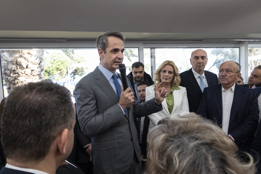 Μητσοτάκης για Τσίπρα - Έχουμε κοινοβουλευτική και όχι «πεζοδρομιακή» δημοκρατία