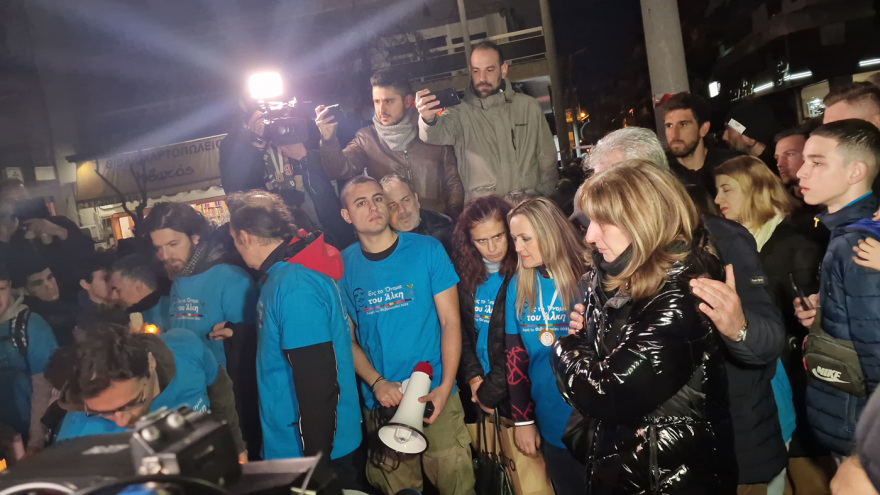 Δολοφονία Άλκη Καμπανού: Φόρος τιμής έναν χρόνο μετά - Κεράκια και λουλούδια στο σημείο της επίθεσης 