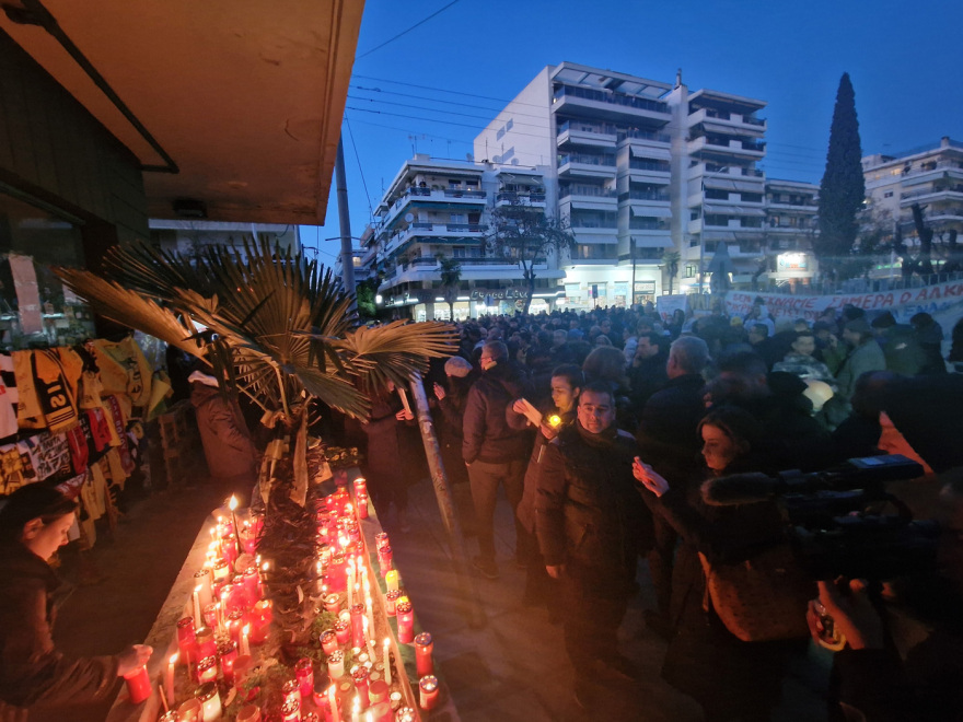 Δολοφονία Άλκη Καμπανού: Φόρος τιμής έναν χρόνο μετά - Κεράκια και λουλούδια στο σημείο της επίθεσης 