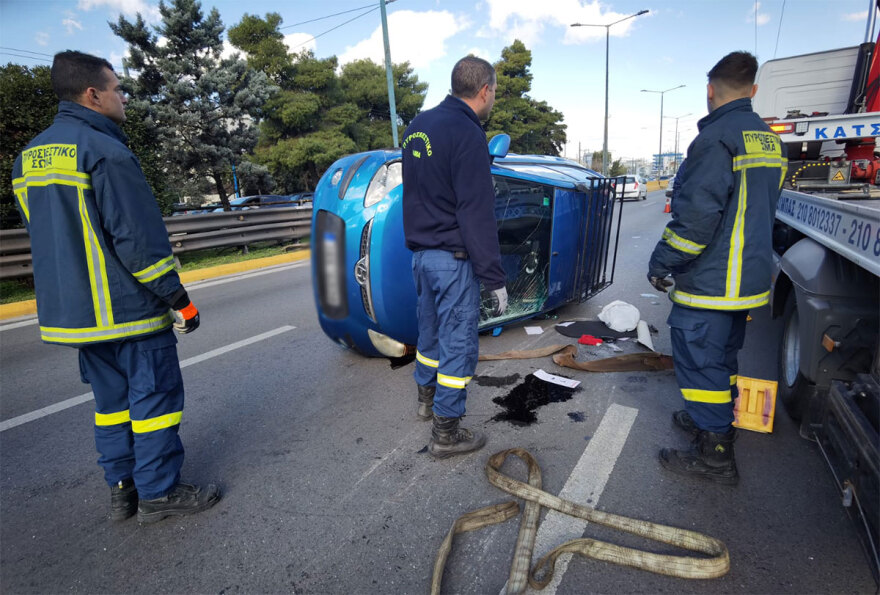 Κίνηση στους δρόμους: Τροχαίο επί της Κηφισίας στο ύψος Χαλανδρίου - Αναποδογύρισε αυτοκίνητο 