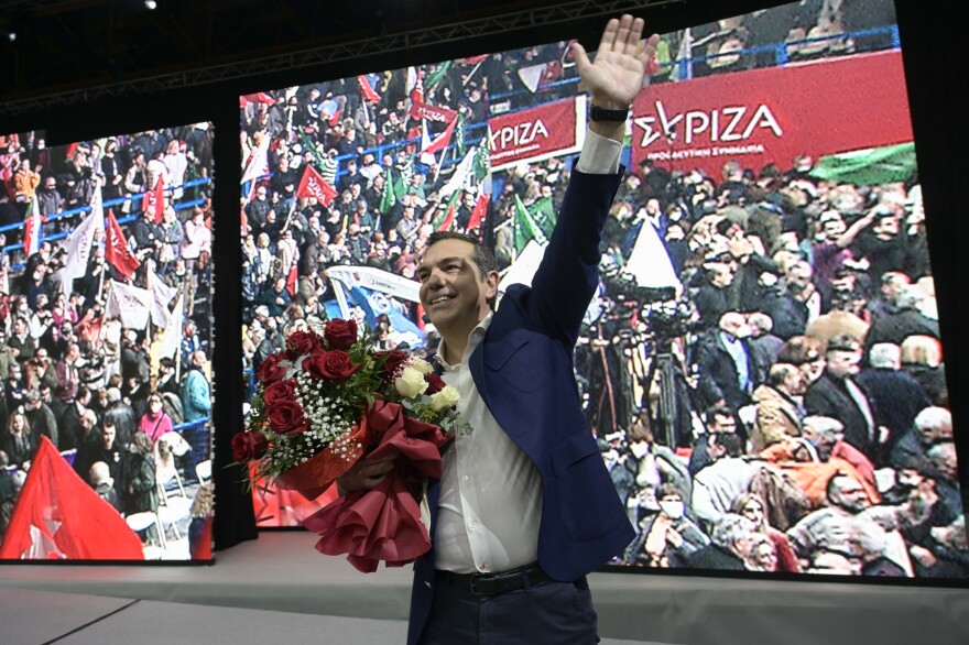 Τσίπρας: «Δημοκρατία ή Μητσοτάκης» – Καρφιά σε Ανδρουλάκη