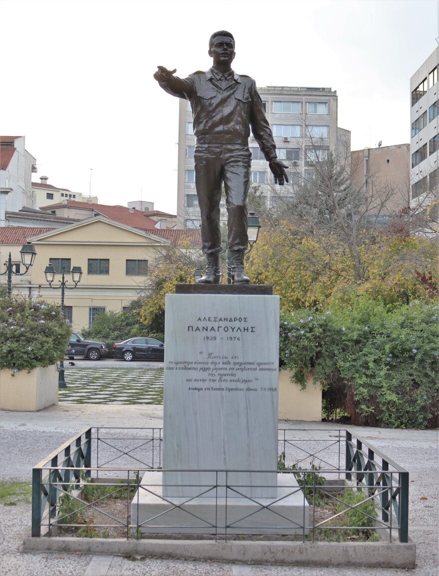 Δήμος Αθηναίων: Επιχείρηση διάσωσης και συντήρησης των γλυπτών της πόλης   - Δείτε φωτογραφίες 