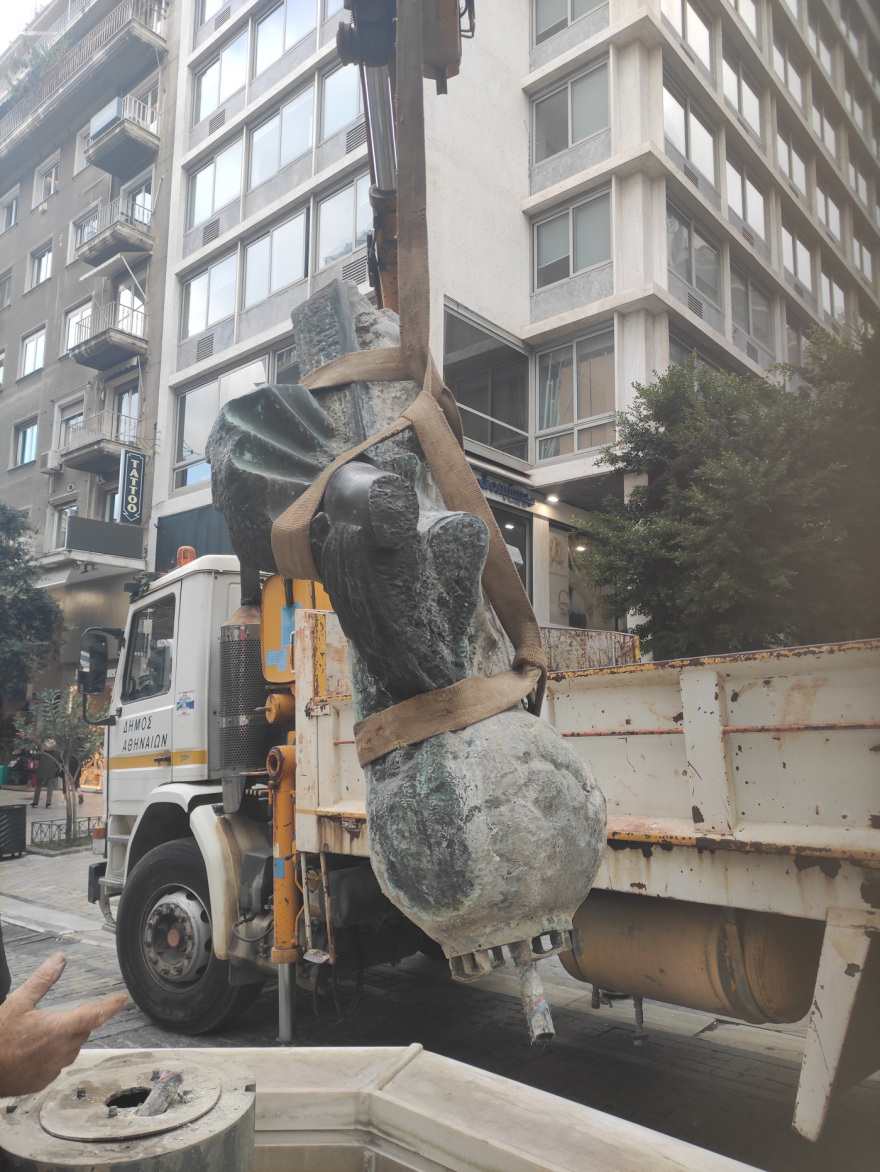 Δήμος Αθηναίων: Επιχείρηση διάσωσης και συντήρησης των γλυπτών της πόλης   - Δείτε φωτογραφίες 