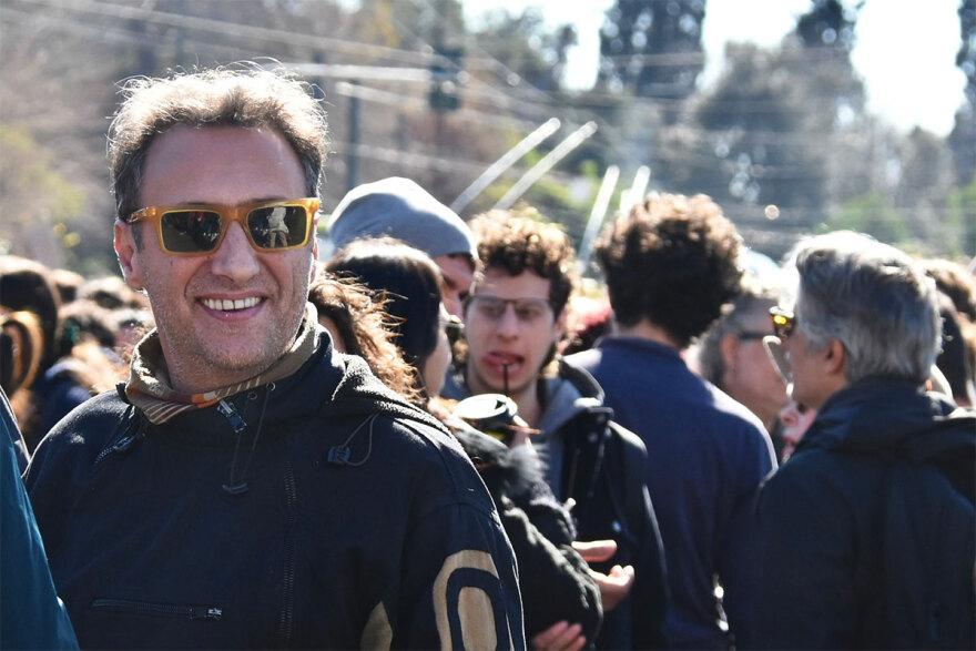 Συγκέντρωση διαμαρτυρίας καλλιτεχνών μπροστά στη Βουλή - Δείτε φωτογραφίες