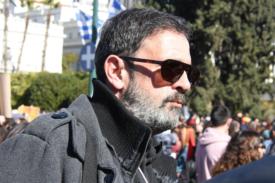 Συγκέντρωση διαμαρτυρίας καλλιτεχνών μπροστά στη Βουλή - Δείτε φωτογραφίες