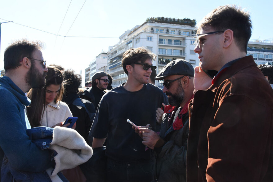 Συγκέντρωση διαμαρτυρίας καλλιτεχνών μπροστά στη Βουλή - Δείτε φωτογραφίες