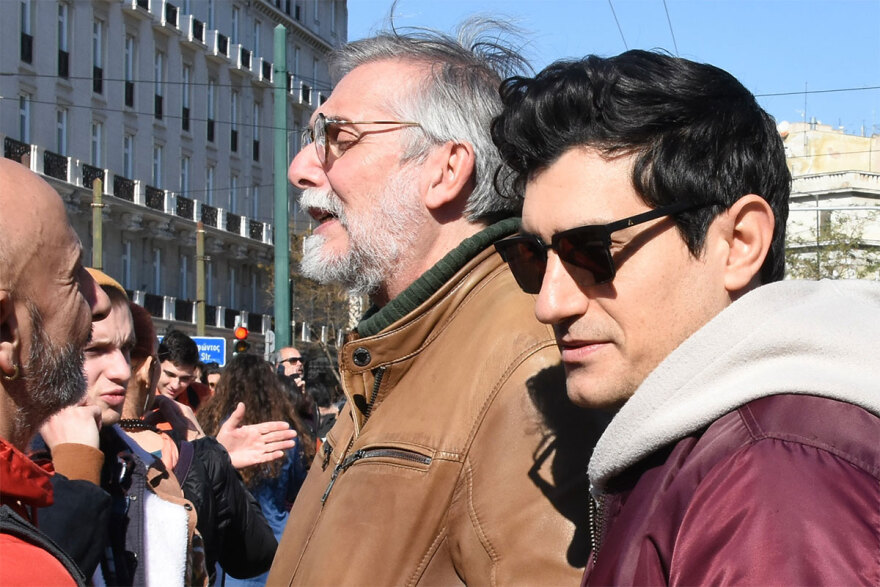 Συγκέντρωση διαμαρτυρίας καλλιτεχνών μπροστά στη Βουλή - Δείτε φωτογραφίες