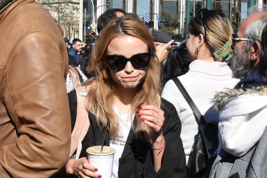 Συγκέντρωση διαμαρτυρίας καλλιτεχνών μπροστά στη Βουλή - Δείτε φωτογραφίες