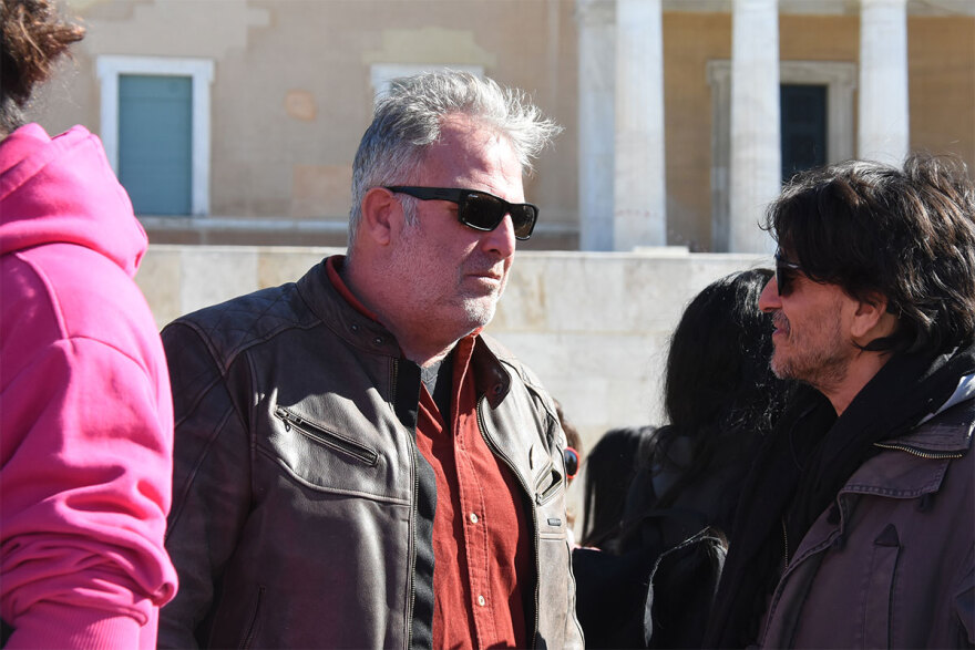 Συγκέντρωση διαμαρτυρίας καλλιτεχνών μπροστά στη Βουλή - Δείτε φωτογραφίες