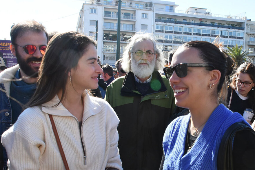 Συγκέντρωση διαμαρτυρίας καλλιτεχνών μπροστά στη Βουλή - Δείτε φωτογραφίες