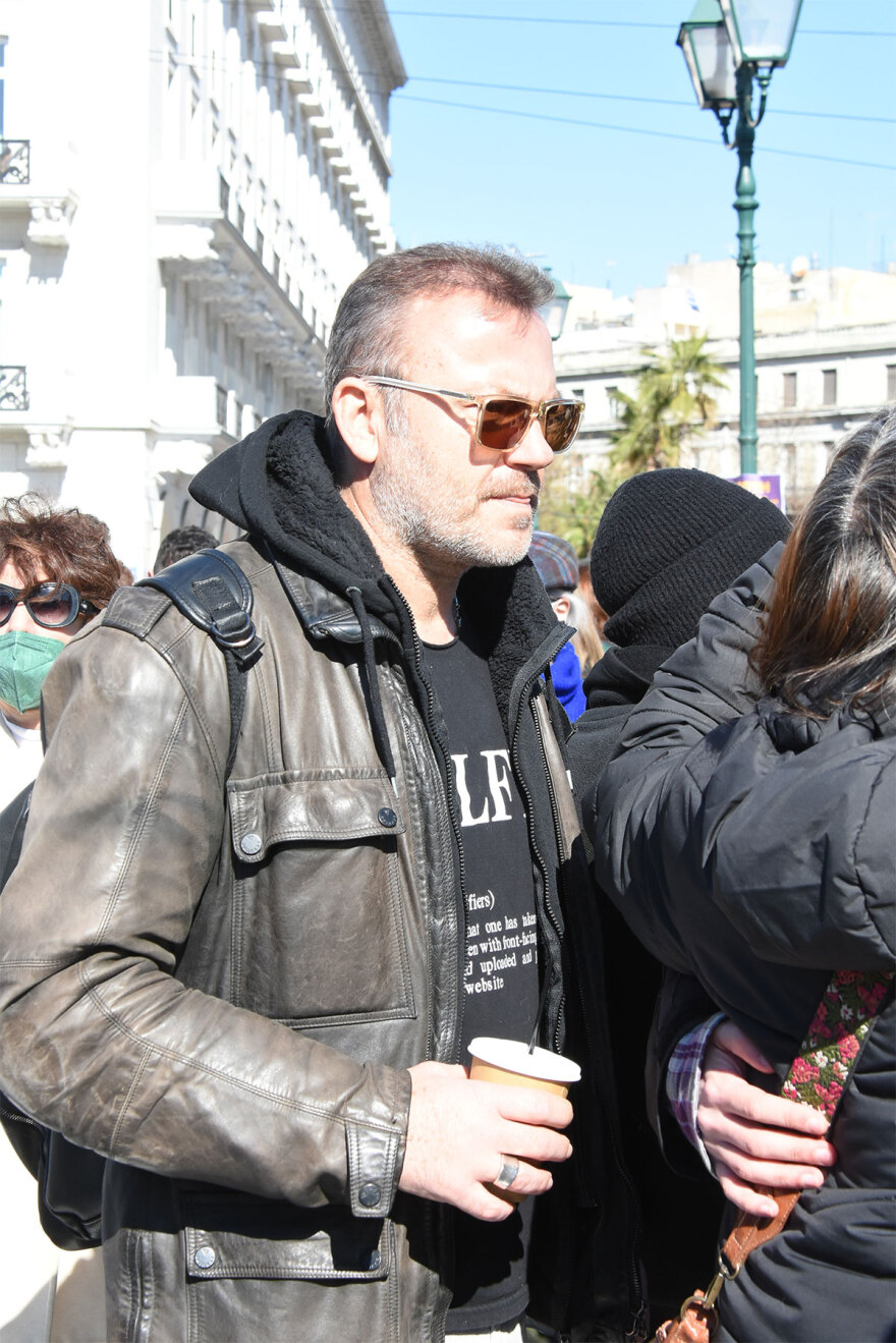 Συγκέντρωση διαμαρτυρίας καλλιτεχνών μπροστά στη Βουλή - Δείτε φωτογραφίες