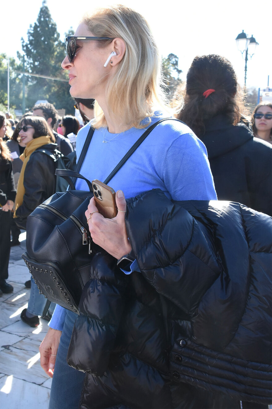 Συγκέντρωση διαμαρτυρίας καλλιτεχνών μπροστά στη Βουλή - Δείτε φωτογραφίες