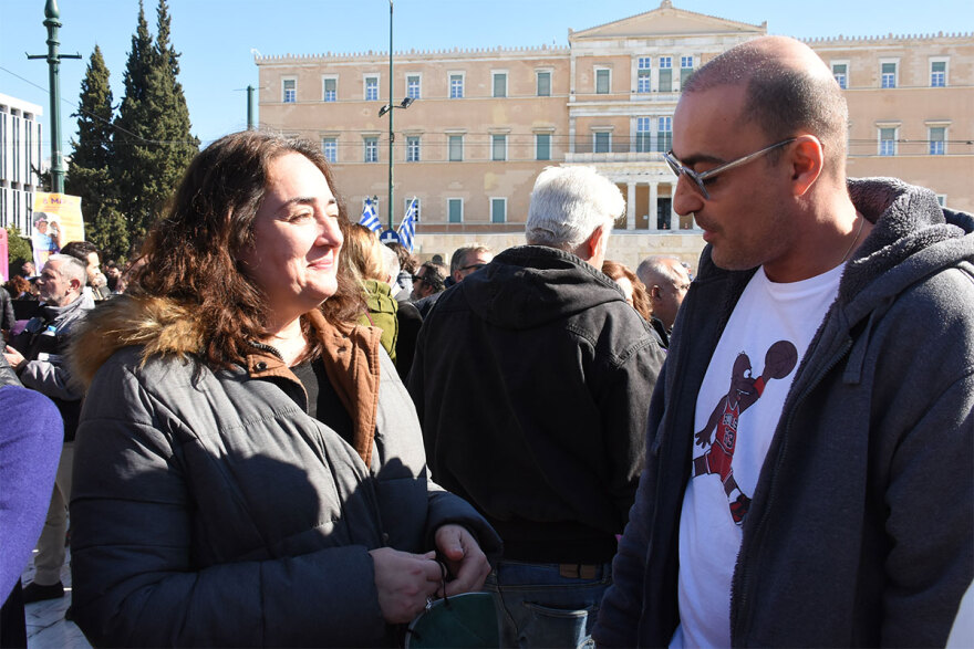 Συγκέντρωση διαμαρτυρίας καλλιτεχνών μπροστά στη Βουλή - Δείτε φωτογραφίες