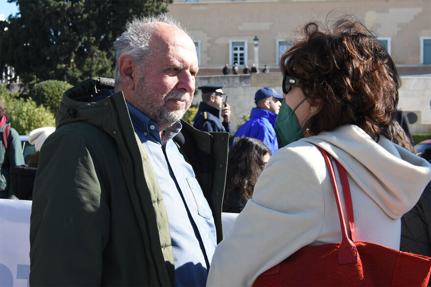 Συγκέντρωση διαμαρτυρίας καλλιτεχνών μπροστά στη Βουλή - Δείτε φωτογραφίες