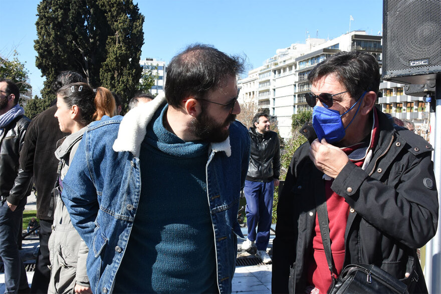 Συγκέντρωση διαμαρτυρίας καλλιτεχνών μπροστά στη Βουλή - Δείτε φωτογραφίες