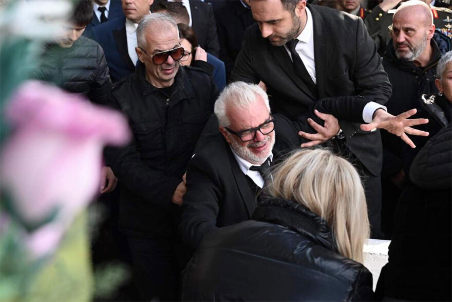 Πτώση Phantom F-4: Ο σπαραγμός των γονιών του υποσμηναγού Τουρούτσικα στην ταφή του - Δείτε φωτογραφίες