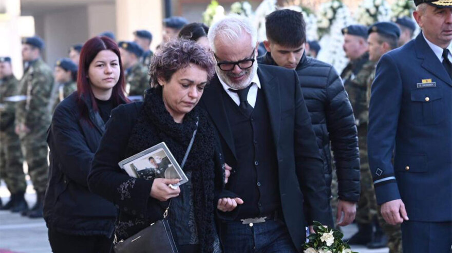 Πτώση Phantom F-4: Θρήνος στην κηδεία του υποσμηναγού Μάριου - Μιχαήλ Τουρούτσικα - Δείτε βίντεο