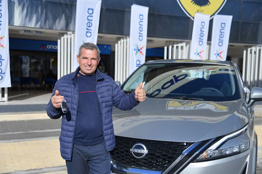 Ο μεγάλος νικητής του MundoBall παρέλαβε το νέο του αυτοκίνητο από τον ΟΠΑΠ