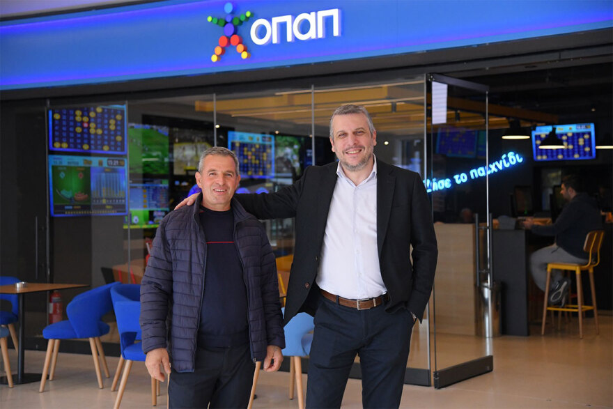 Ο μεγάλος νικητής του MundoBall παρέλαβε το νέο του αυτοκίνητο από τον ΟΠΑΠ