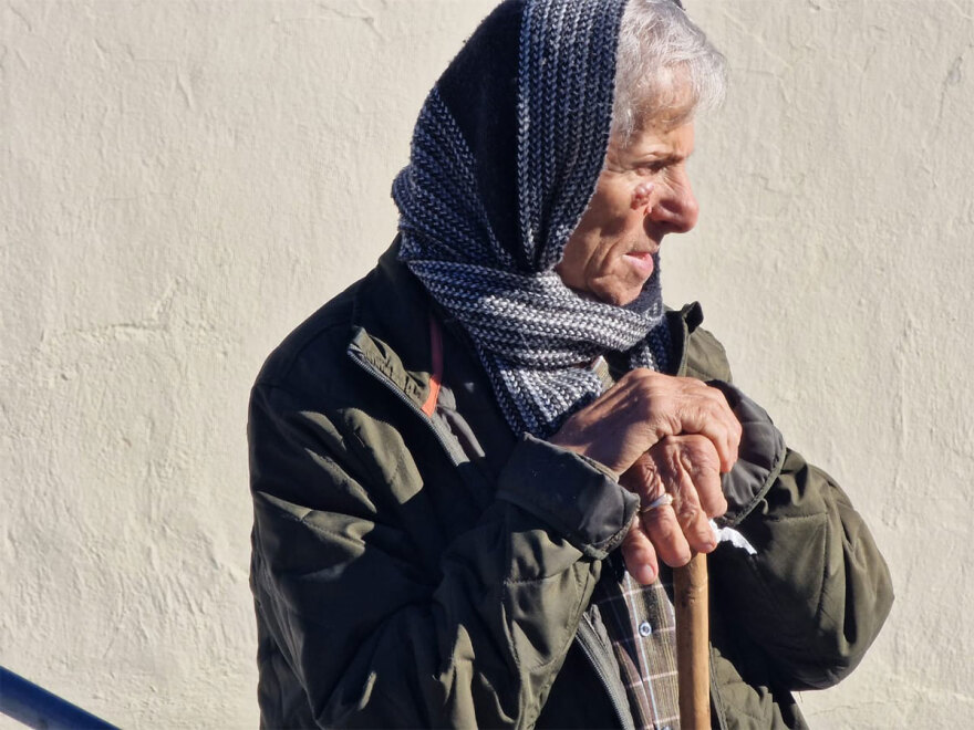 Ευστάθιος Τσιτλακίδης: Η στιγμή που η αρραβωνιαστικιά του καταρρέει πάνω από τον τάφο του σμηναγού