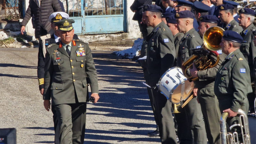 Ευστάθιος Τσιτλακίδης: Η στιγμή που η αρραβωνιαστικιά του καταρρέει πάνω από τον τάφο του σμηναγού